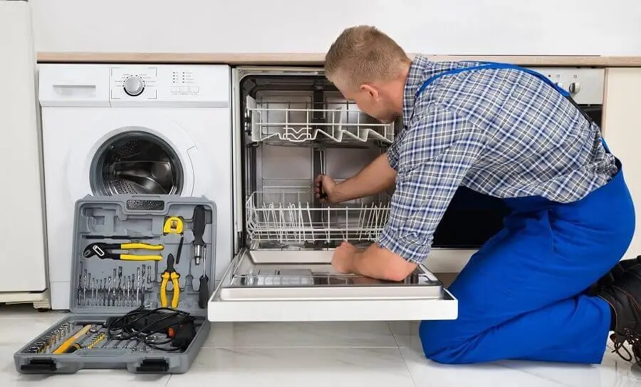 Akçakoca Gaggenau servisi teknisyen ekibi beyaz eşya tamiri yaparken